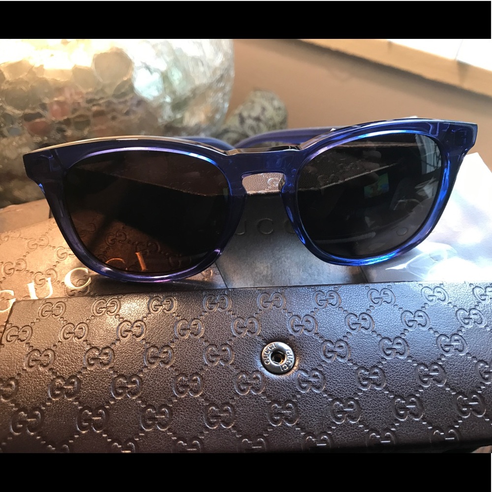 SOLD βοΈAuthentic GUCCI Unisex 50m retro sunglasses - Picture 2 of 8